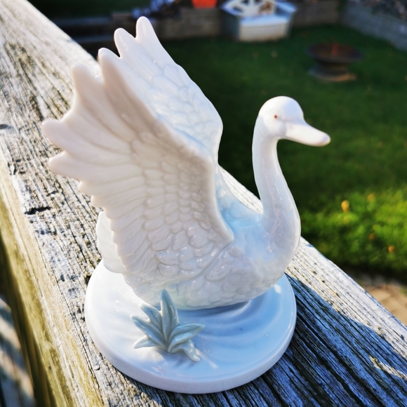 Otagiri Ceramic Swan In the Reeds Figure - Picture 2 of 14